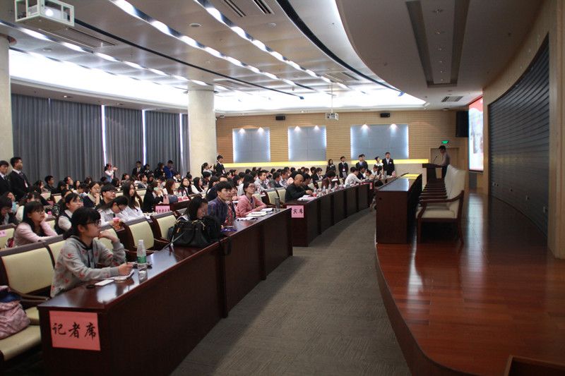 91在线参加校“五四”综合表彰评选述职答辩会