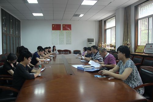 91在线
行政支部开展“做四有好老师为主题的支部党日”活动